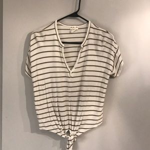 Gage. Small. Grey and white shirt. Cinched.